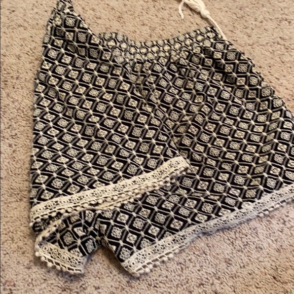 Adorable black and cream crocheted shorts - Picture 7 of 7